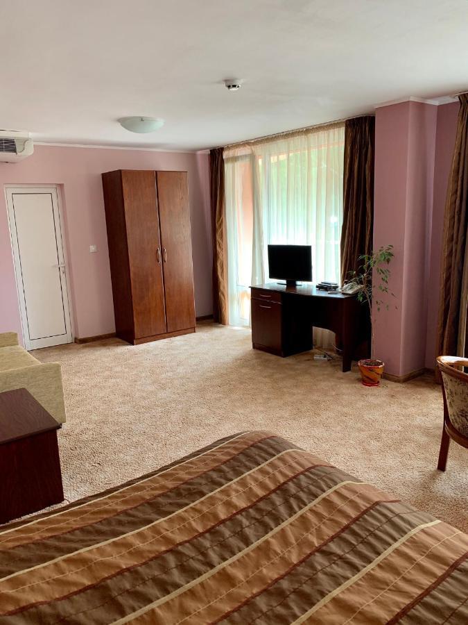 Hotel Elena Veliko Tarnovo Buitenkant foto
